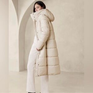 Banana Republic Women's Beige Puffer Jacket